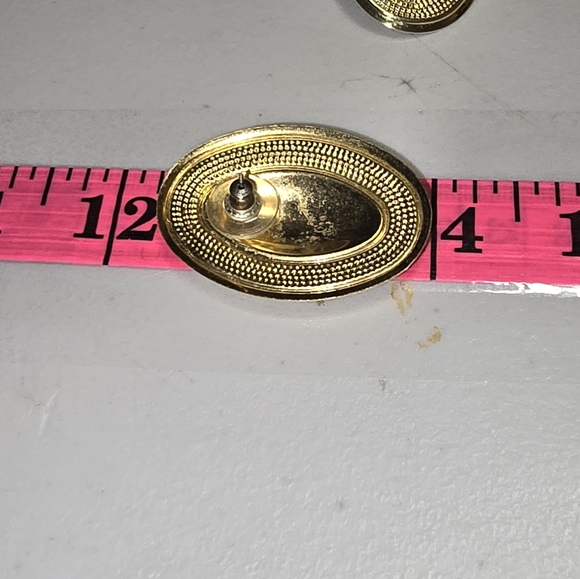 Gold Tone Black Oval Marbled Pierced Earrings Greek Key Design Costume 90s Vtg14 - Picture 3 of 3